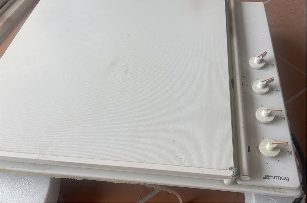 Placa de fogão SMEG eletrica e gás branca