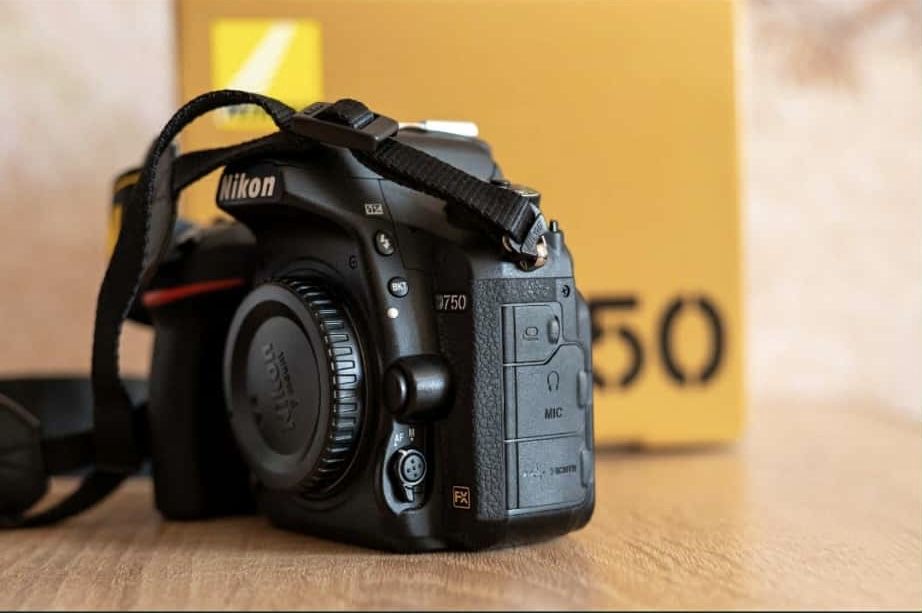 Камера Nikon 750D body