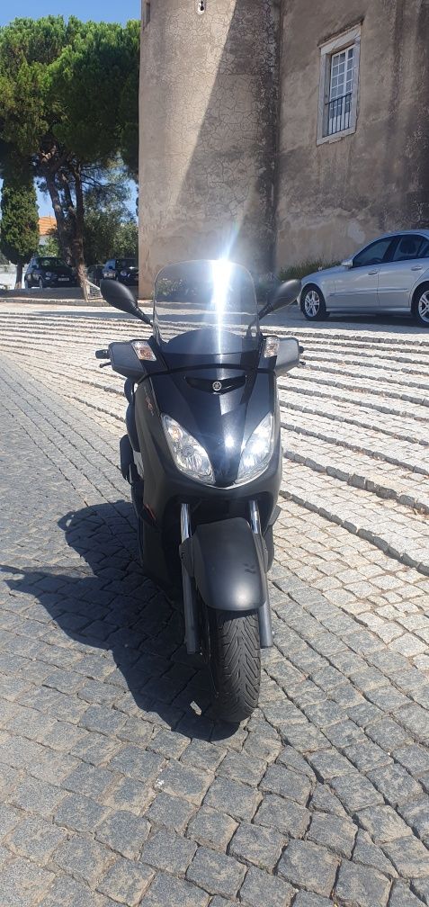 Yamaha XMAX 125 black max