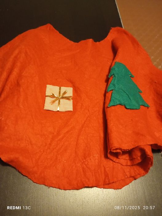 Gorros de natal e base para árvore