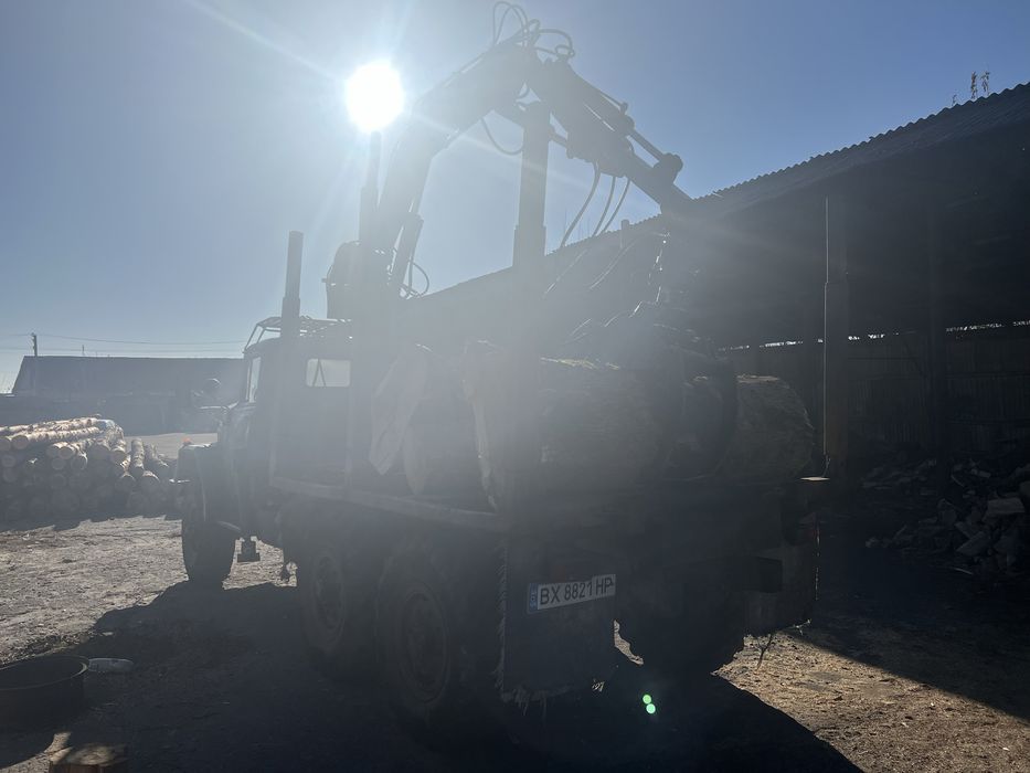 ЗІЛ 131 лісовоз в гарному стані.