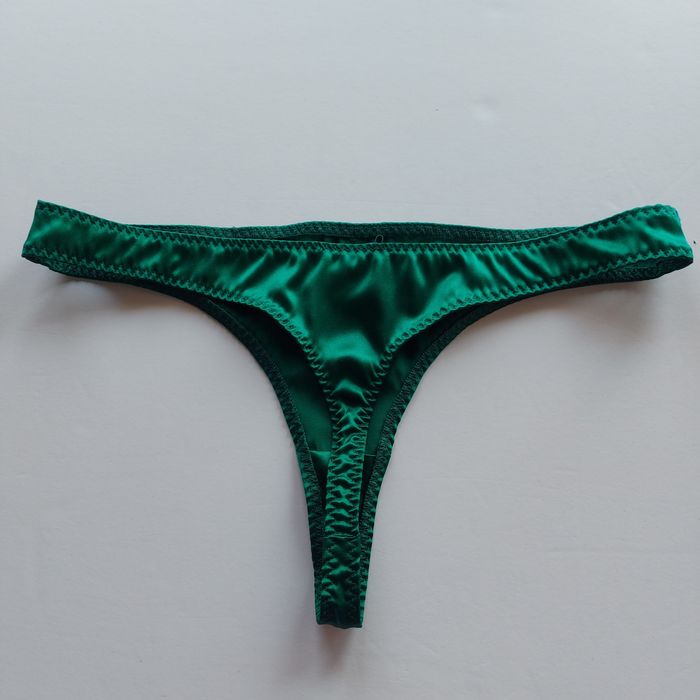 Stringi damskie jedwab naturalny