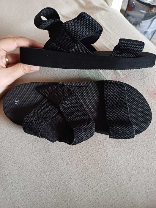 Sandaly na gumach 37