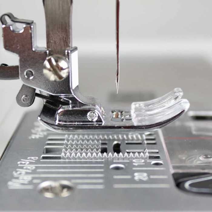 Máquina Costura Singer Heavy Duty 6705C