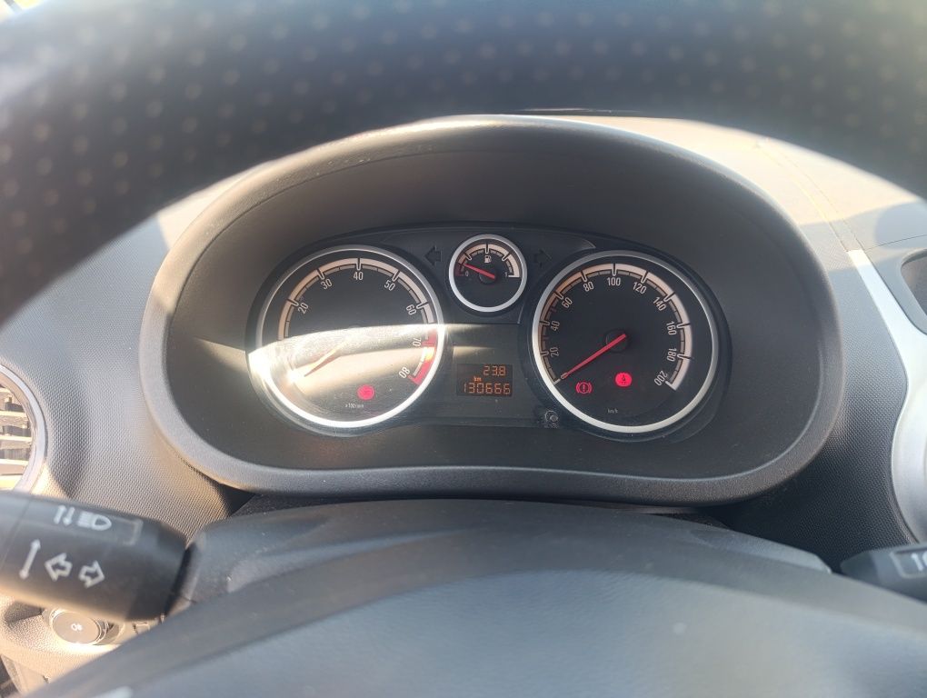 Opel corsa 1.2 gasolina 130.000km 2010