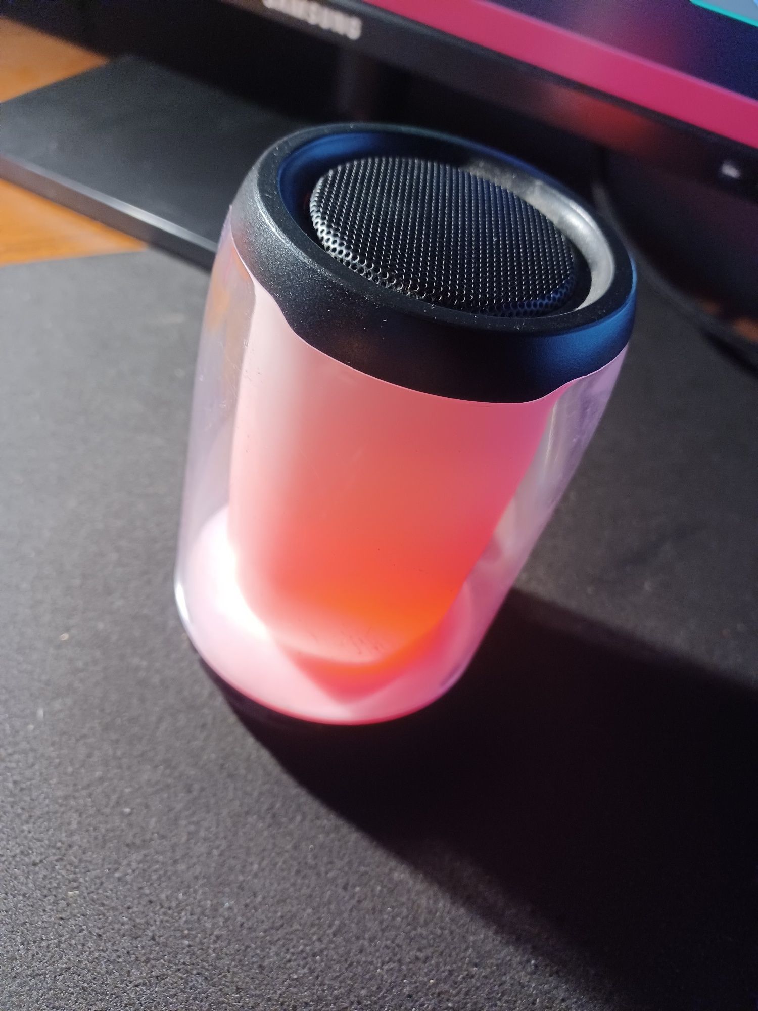 Głośnik Bluetooth z LED i bassem – działa, mocny dźwięk