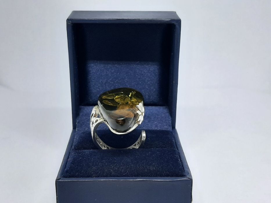 Unikatowy pierścionek ze srebra, srebro 925 z bursztynem