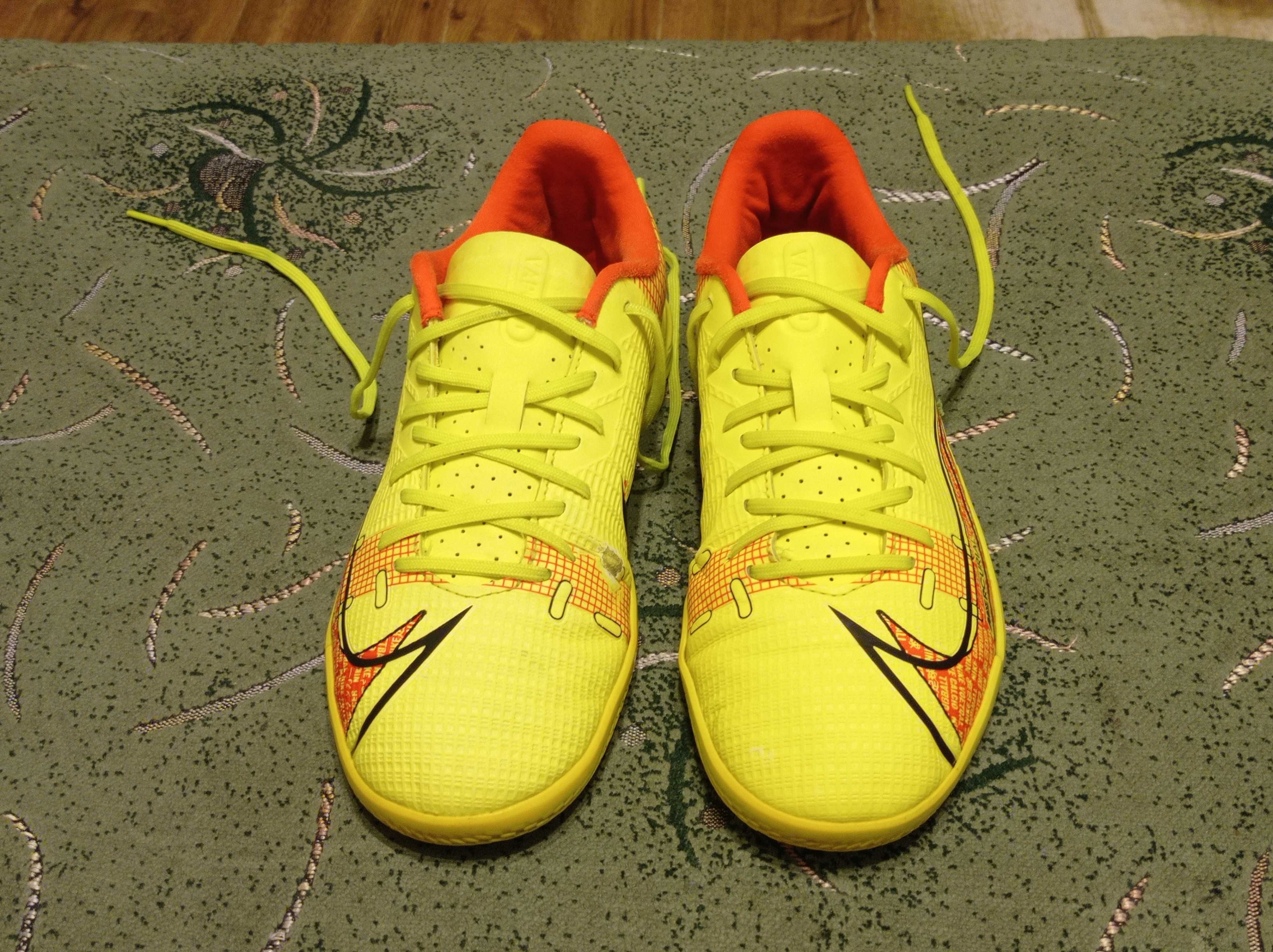Футзалки Nike Mercurial (оригинал)фирменные размер-37,5 стелька-23,5см
