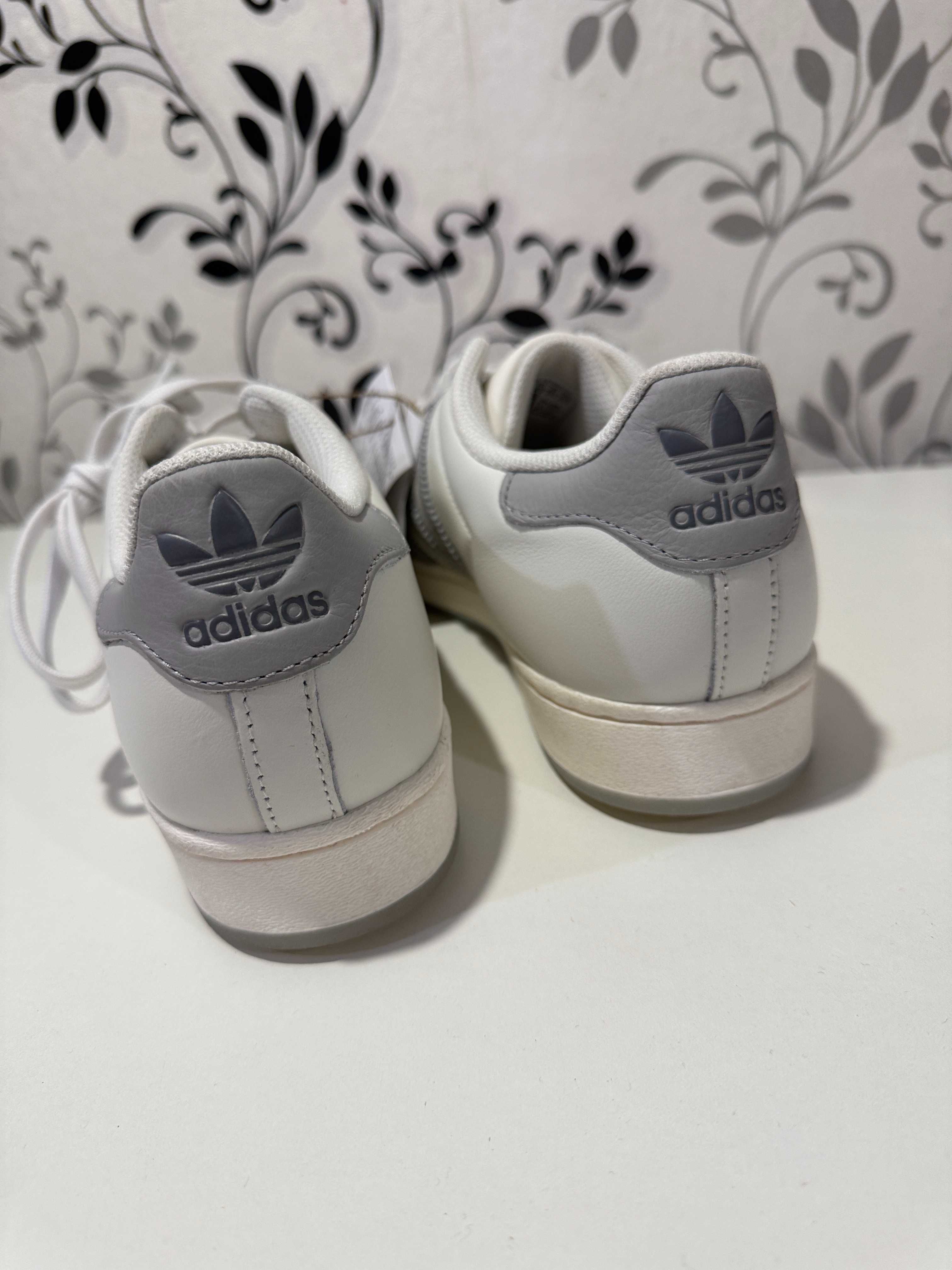 Кросівки чоловічі Adidas Superstar ID3722, 42р