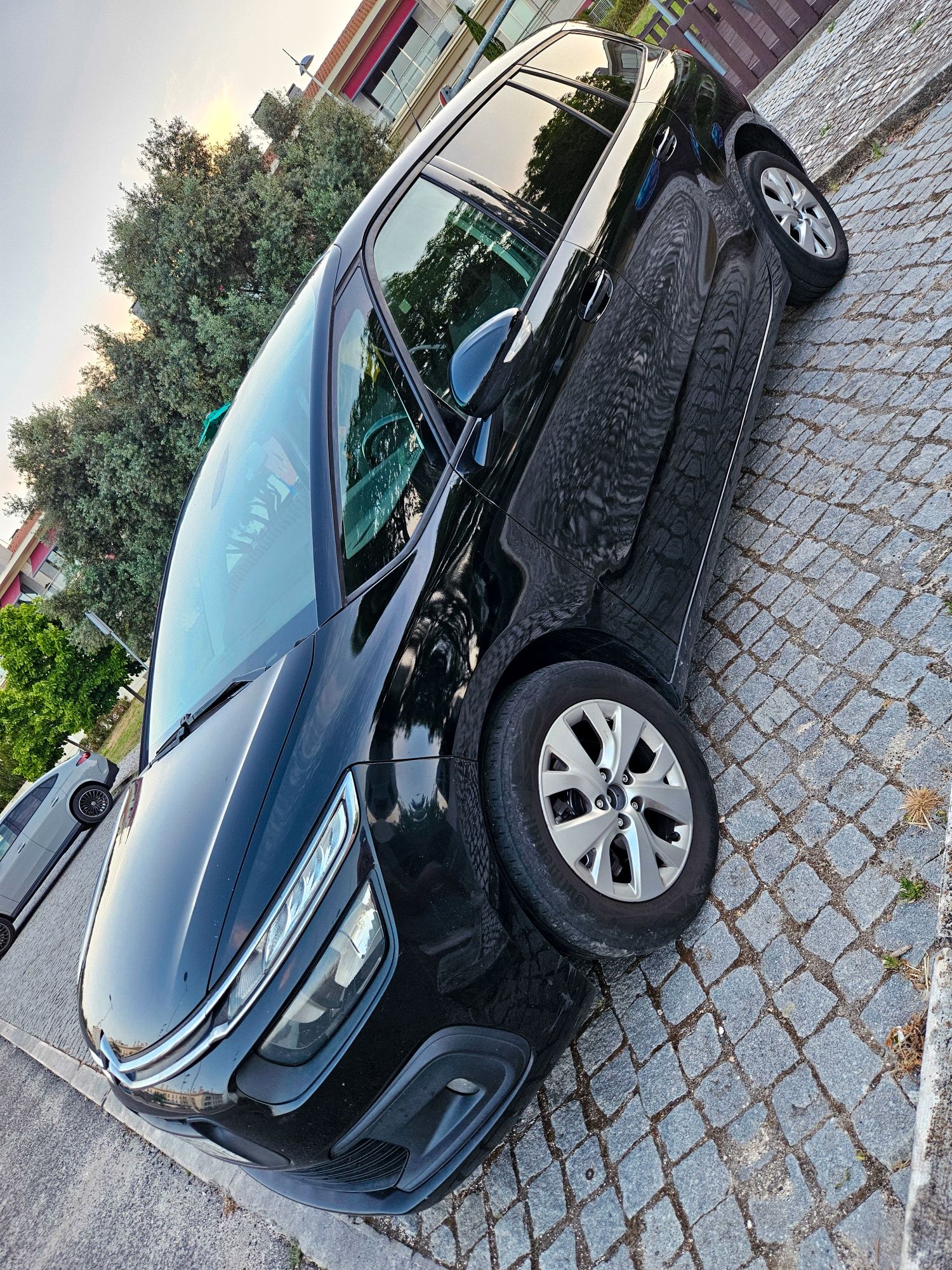 Citroën C4 Grand Picasso 
7 lugares
Motor 1.6
Gasóleo 
Cruiser control