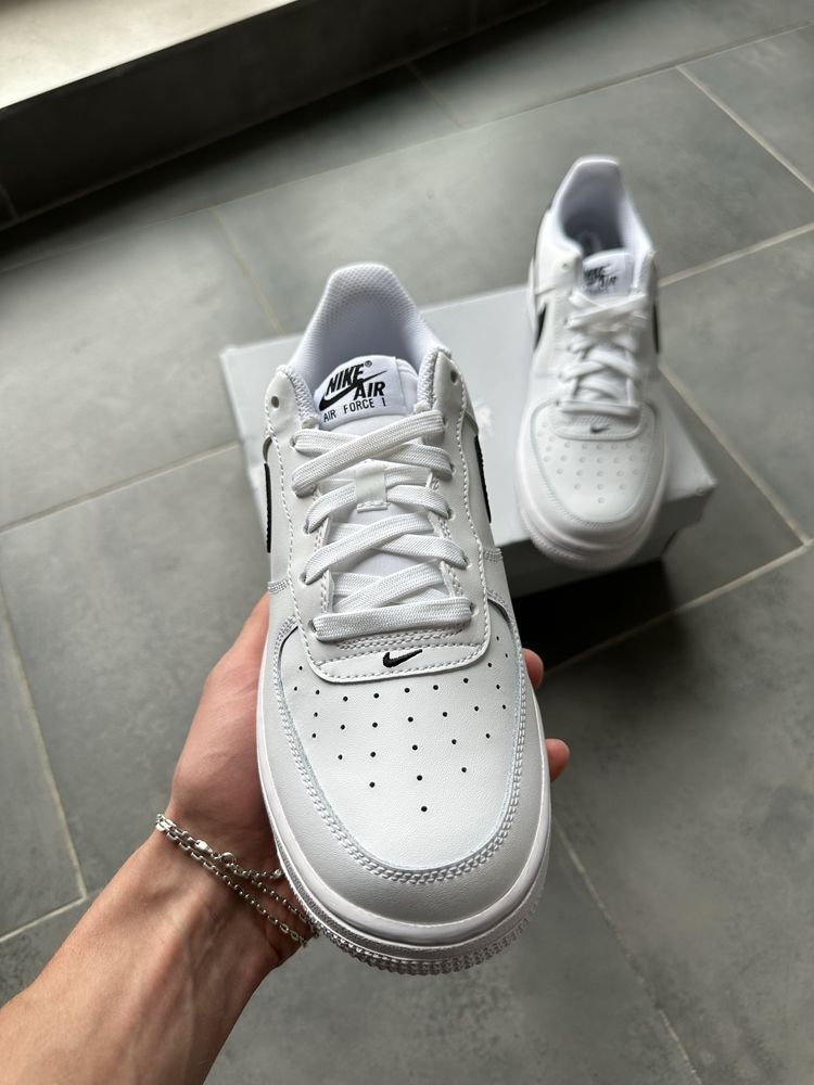 Жіночі оригінальні кросівки Nike Air Force 1 (GS) Low White/Black