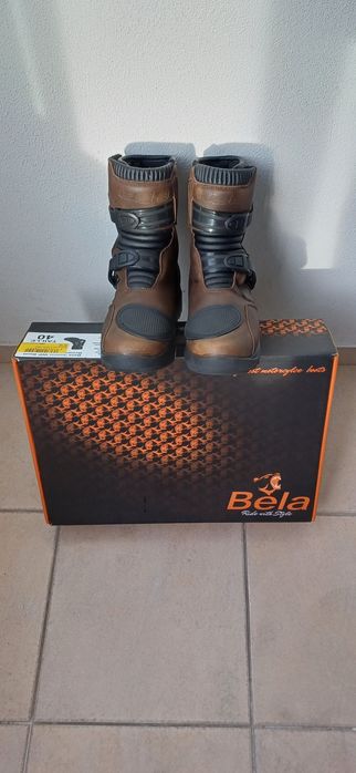 Botas  de motar.