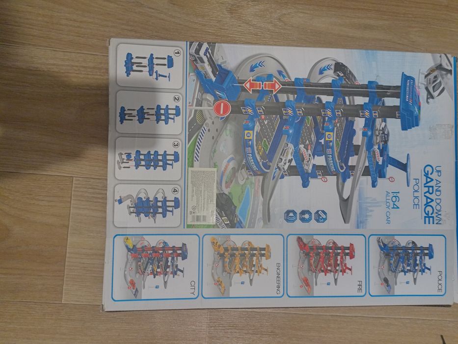 Поліцейський гараж з ліфтом