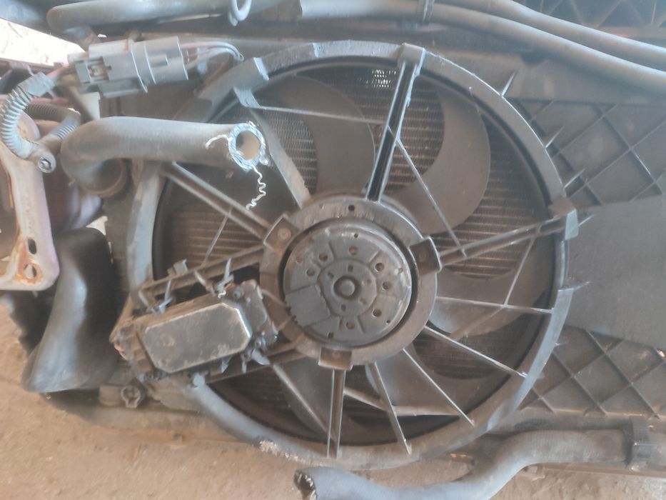 Ford C-MAX 2009 телевізор взборі радіатори охолодження кондиціонера ін