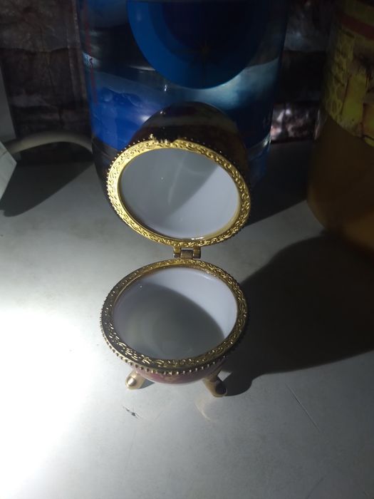 Продам яйце фаберже фарфорове