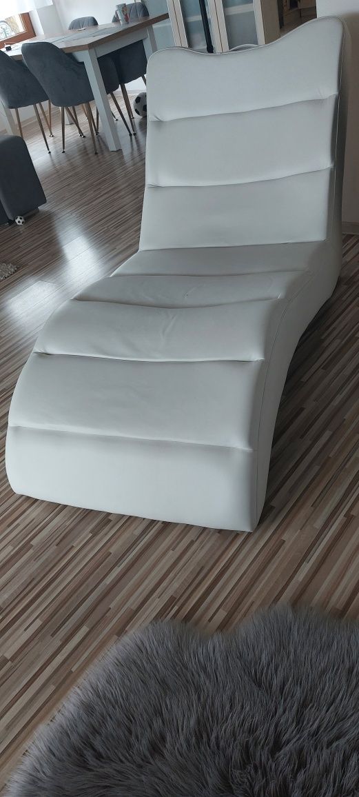 Szezlong ALAN kupiony w Agata meble biały fotel