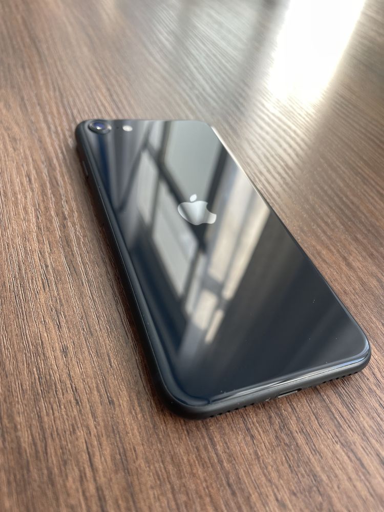 Iphone SE 2022 64gb Ідеальний стан 100% Батарея
