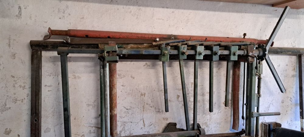 Stojak lakierniczy do lakierowania malowania elementów np. samochodów