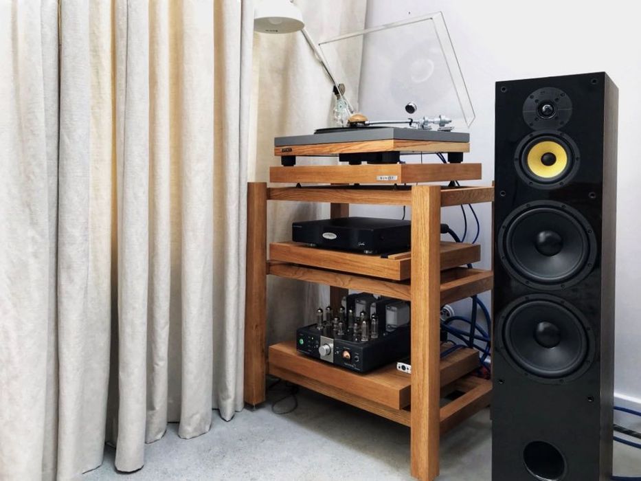Stolik hifi audio pod sprzęt grający lub gramofon