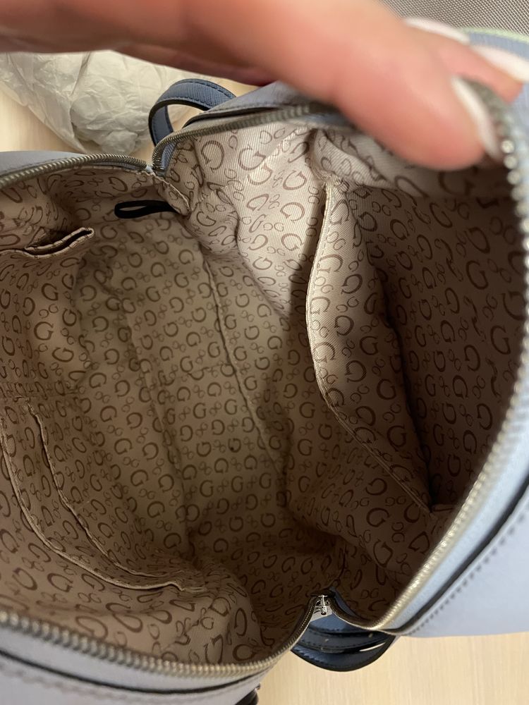 Продам рюкзак Guess