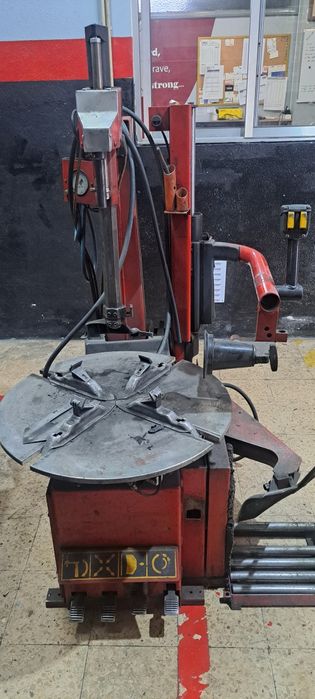 Maquina montar pneus usada M Ferro