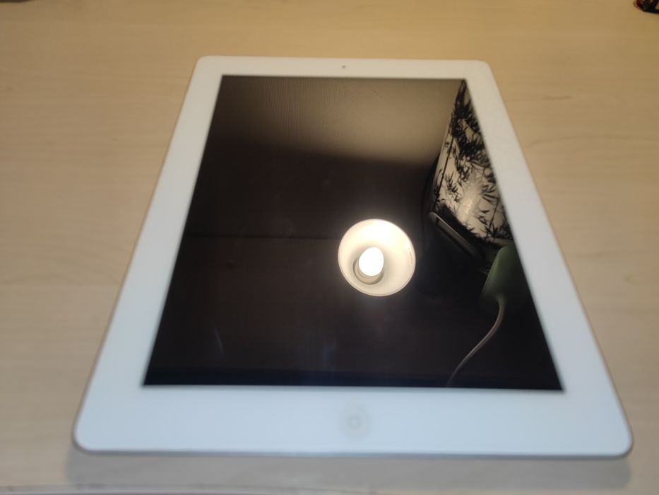 Ipad 2.4 2012 A1395 белый заблокирован