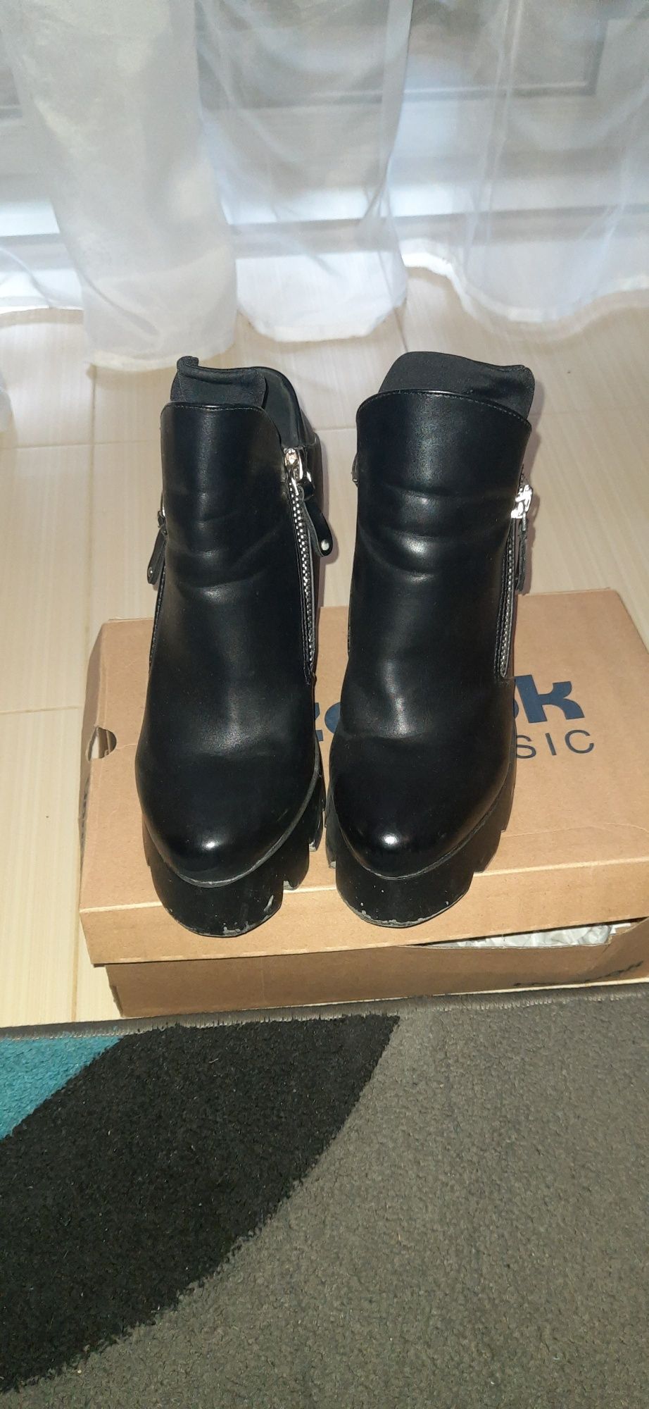 Buty na koturnie r.39