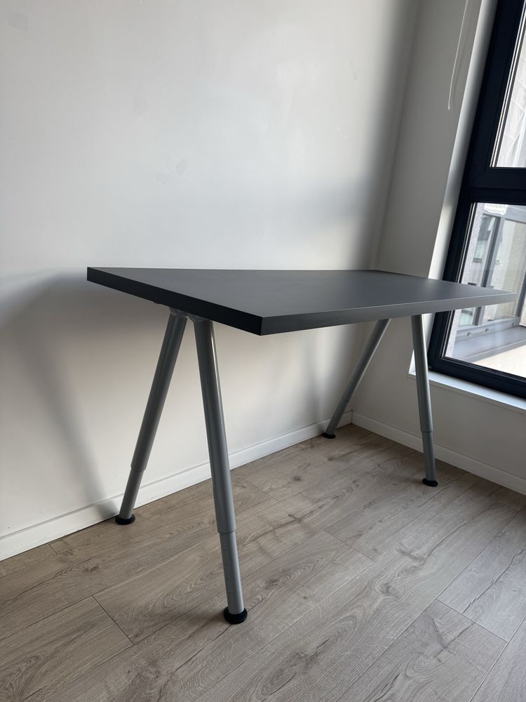 Biurko czarne IKEA, regulowana wysokość