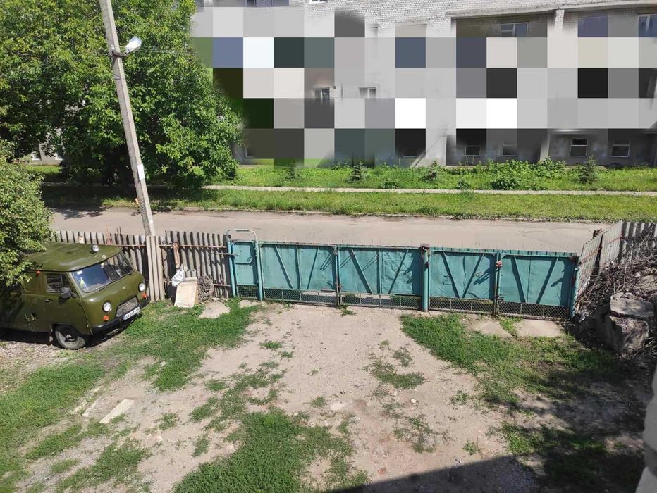 продам здание в центре Чугуева с 2 этажным жилым домом