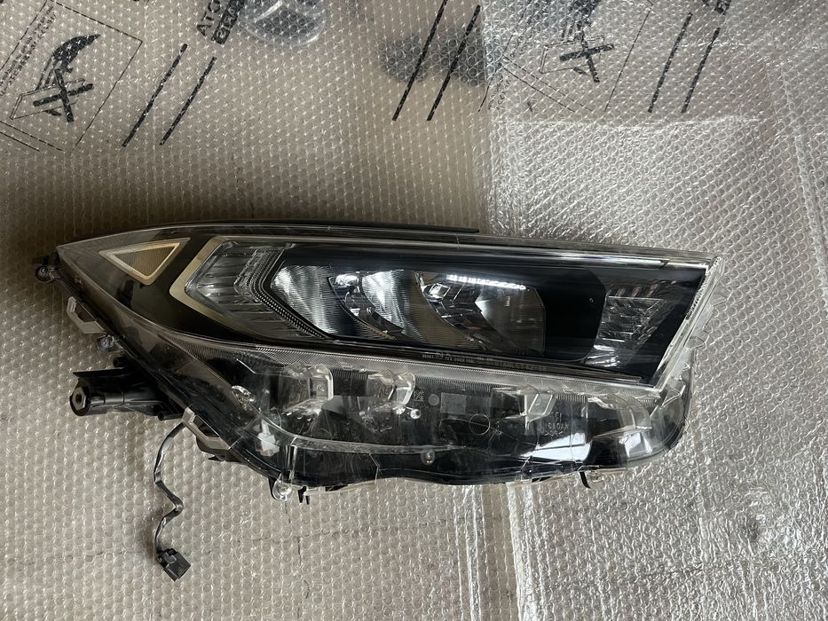 Toyota RAV4 2019-2022 . Фара R.оригінал