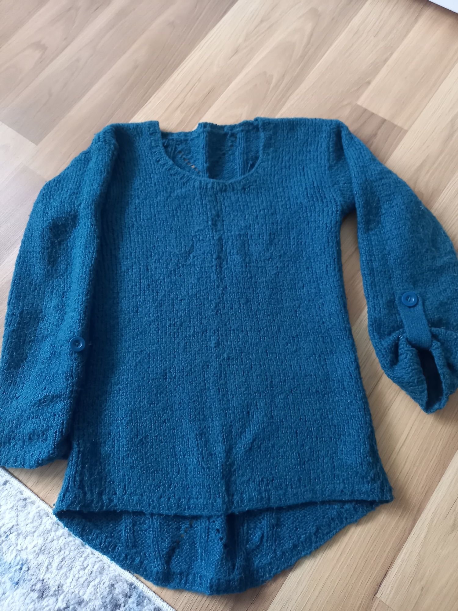 Sweter z ozdobnym tyłem