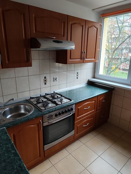 Meble kuchenne z piekarnikiem i płytą  gazową