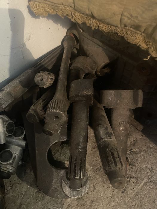 Кулак розстикний КамАЗ, КраЗ (Також Полуось і Розгортка по одній є)