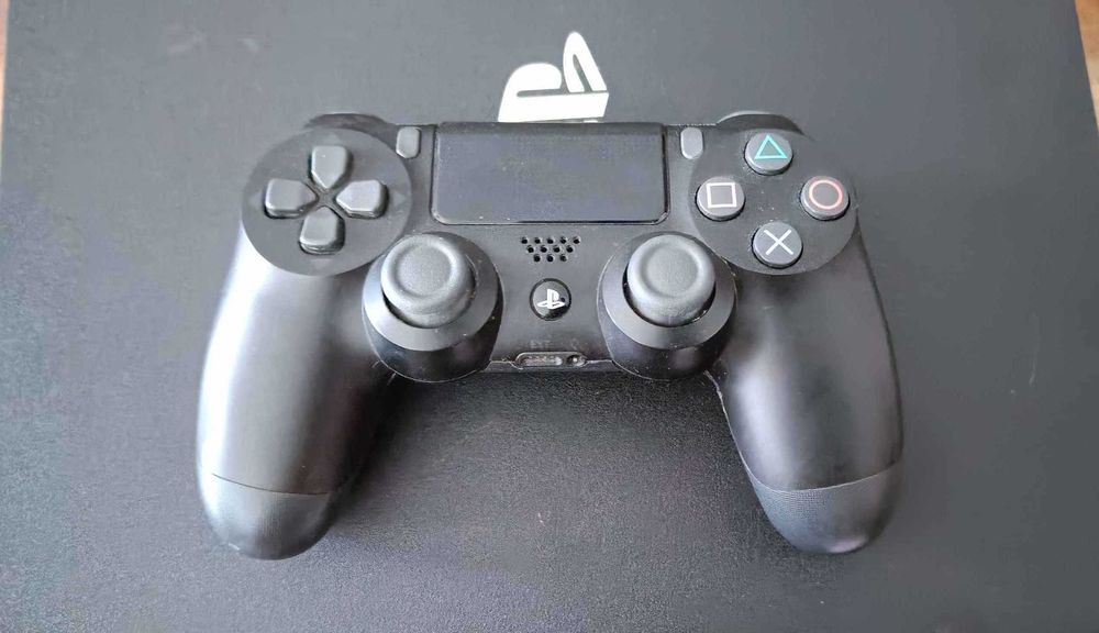 Ps4 PRO 1TB + Controller* and 2 games (No box or warranty.)64551035645441123