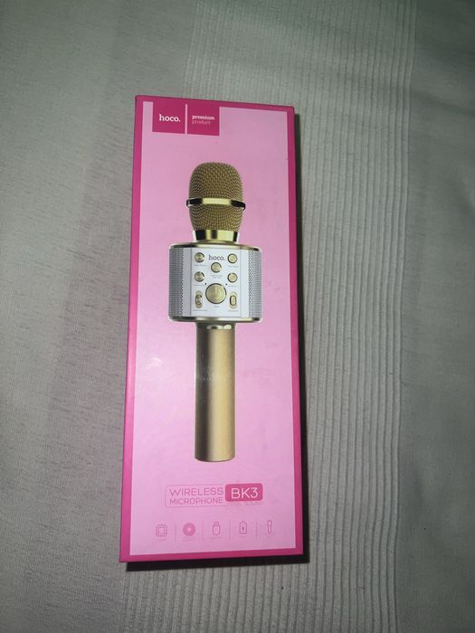 Micrifone Branco e Dourado