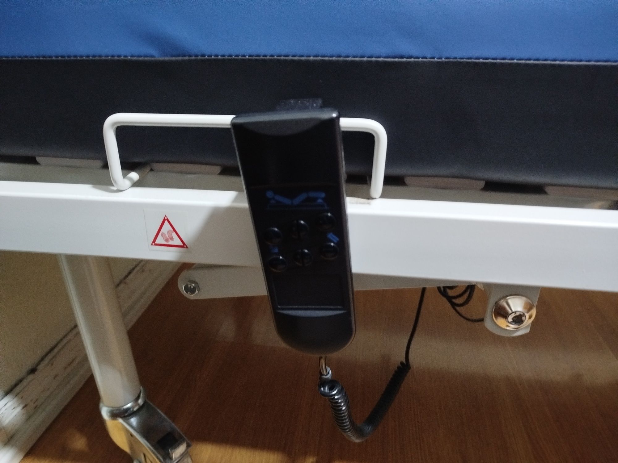 Cama articulada com estrado automático
