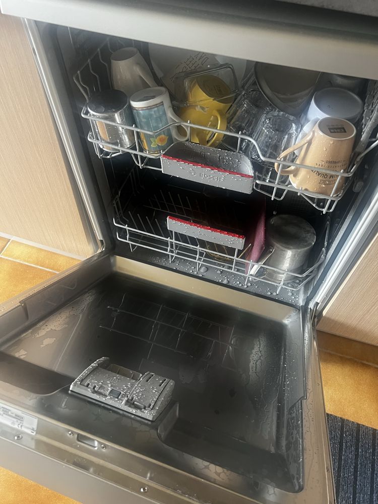 Máquina de Lavar Loiça Bosch SilencePlus Série 4 Inox | Como Nova!