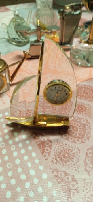 Miniaturas de relógios em cristal ,e metal