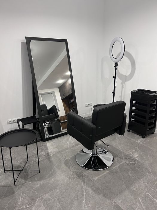 СВЕТ есть,Сдам в аренду кресло парикмахера, место для парикмахера Дафи