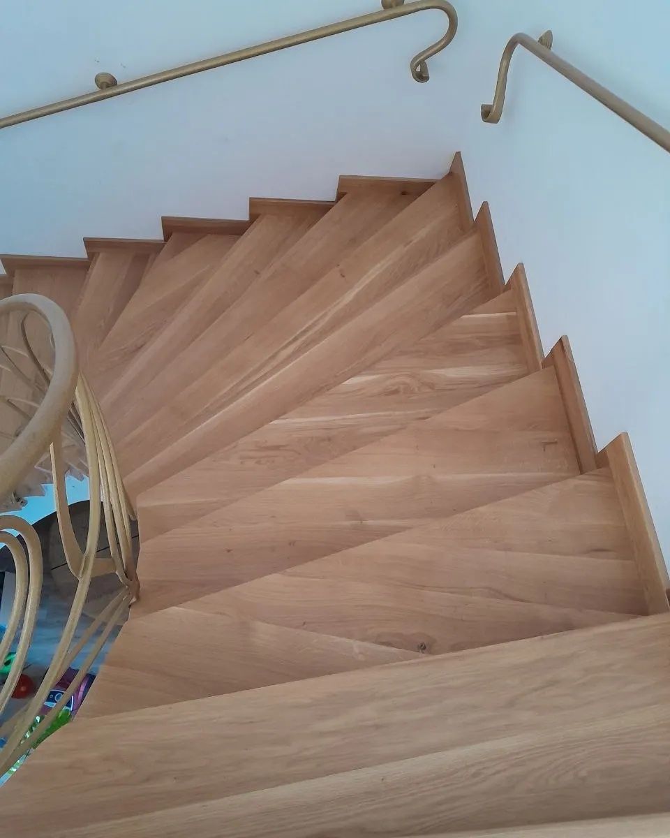 Изготовление деревянных лестниц, ступеней. Дуб, ясень, сосна