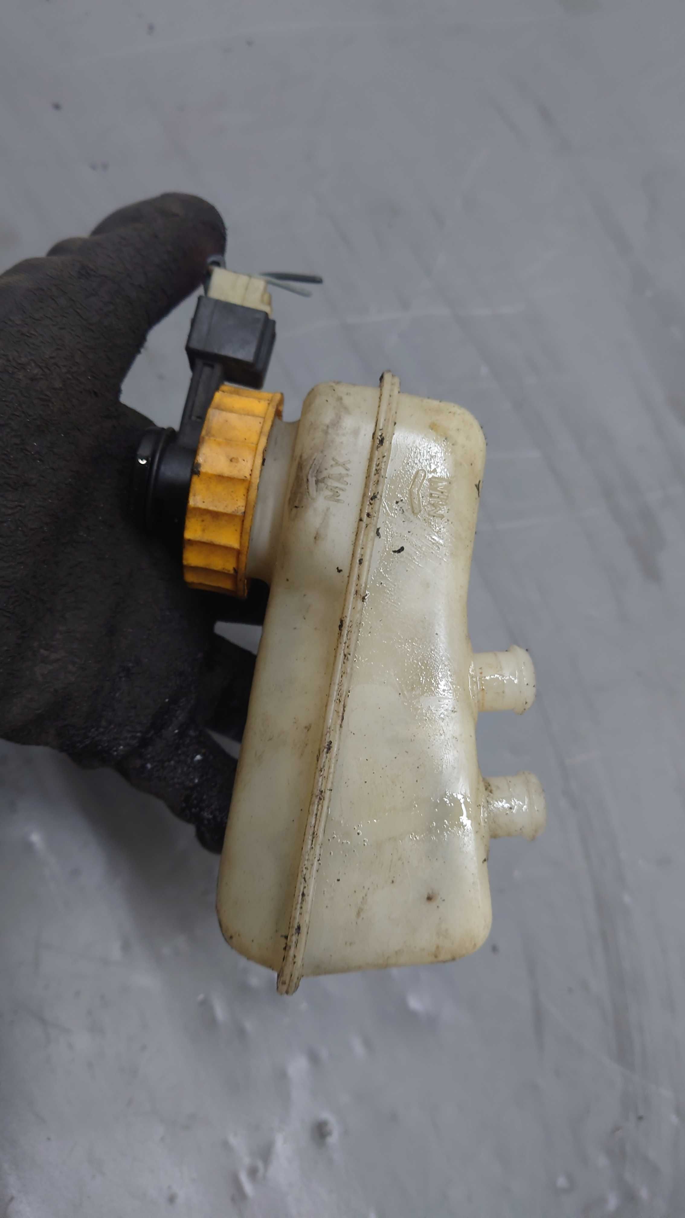 Fiat Siena Palio Zbiorniczek Wyrównawczy Płynu Hamulcowego