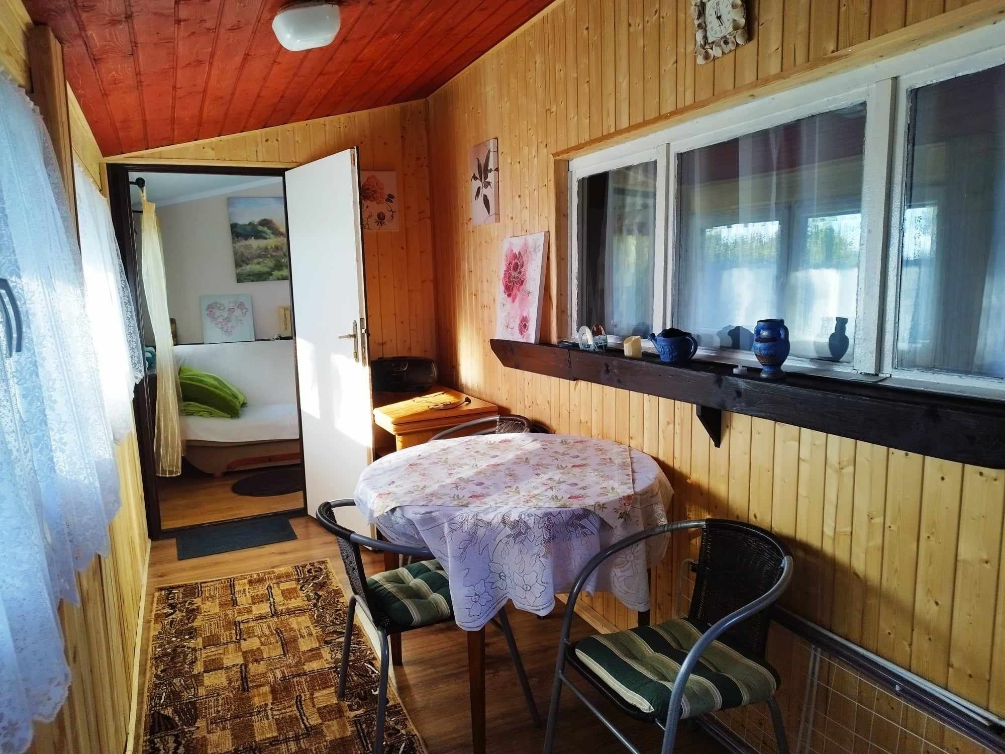 Domek  nad jeziorem ,,Zielona Odskocznia"(wifi)-6 osobowy )