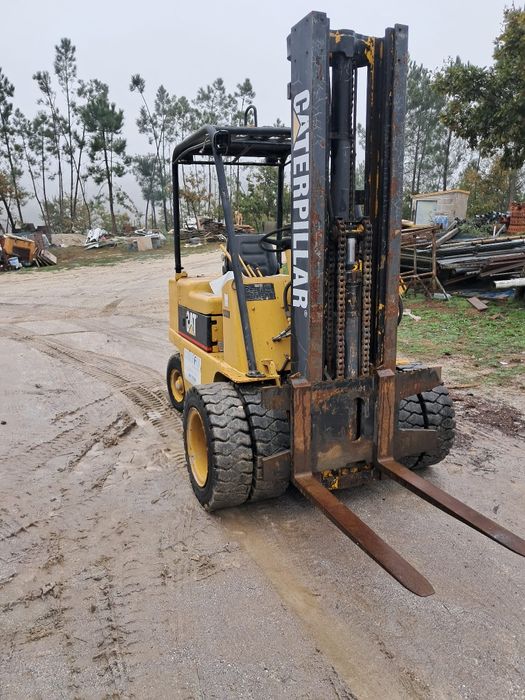 Vendo impilhador de 5 tuneladas tripelex