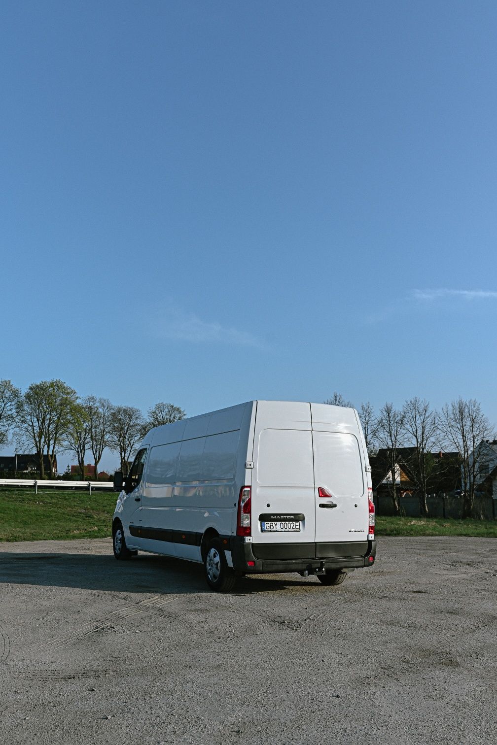 Wynajem busa towarowego, wypożyczalnia busów, lawet, przyczep