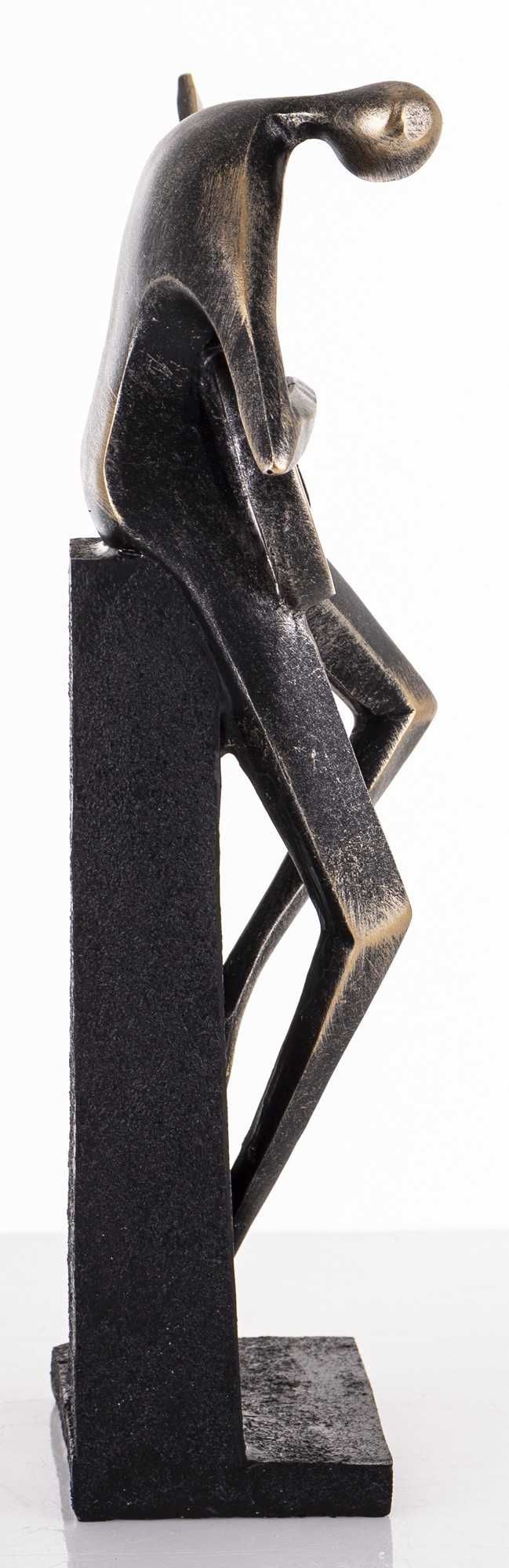 Czarna złota figurka muzyka grającego na gitarze dekoracja 175696
