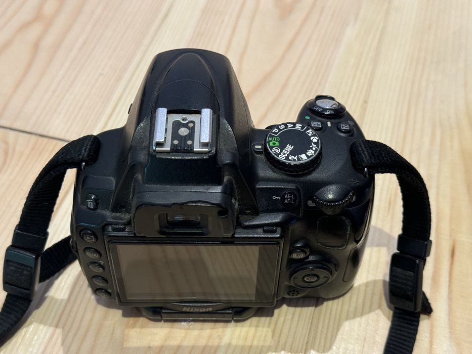 Nikon D5000 camera + DX Nikkor 18-140mm 3.5-5.6 lente