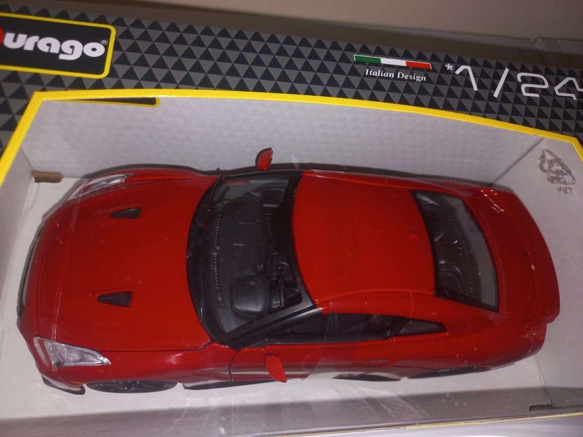 Bburago Nissan GT-R 2017,skala 1:24