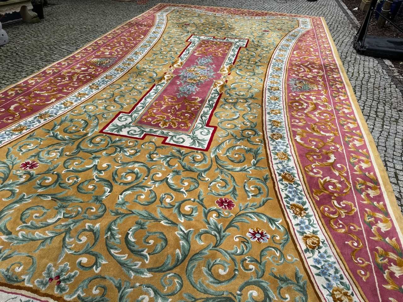 Największy w Polsce dywan wełniany  AUBUSSON 800x400 cm