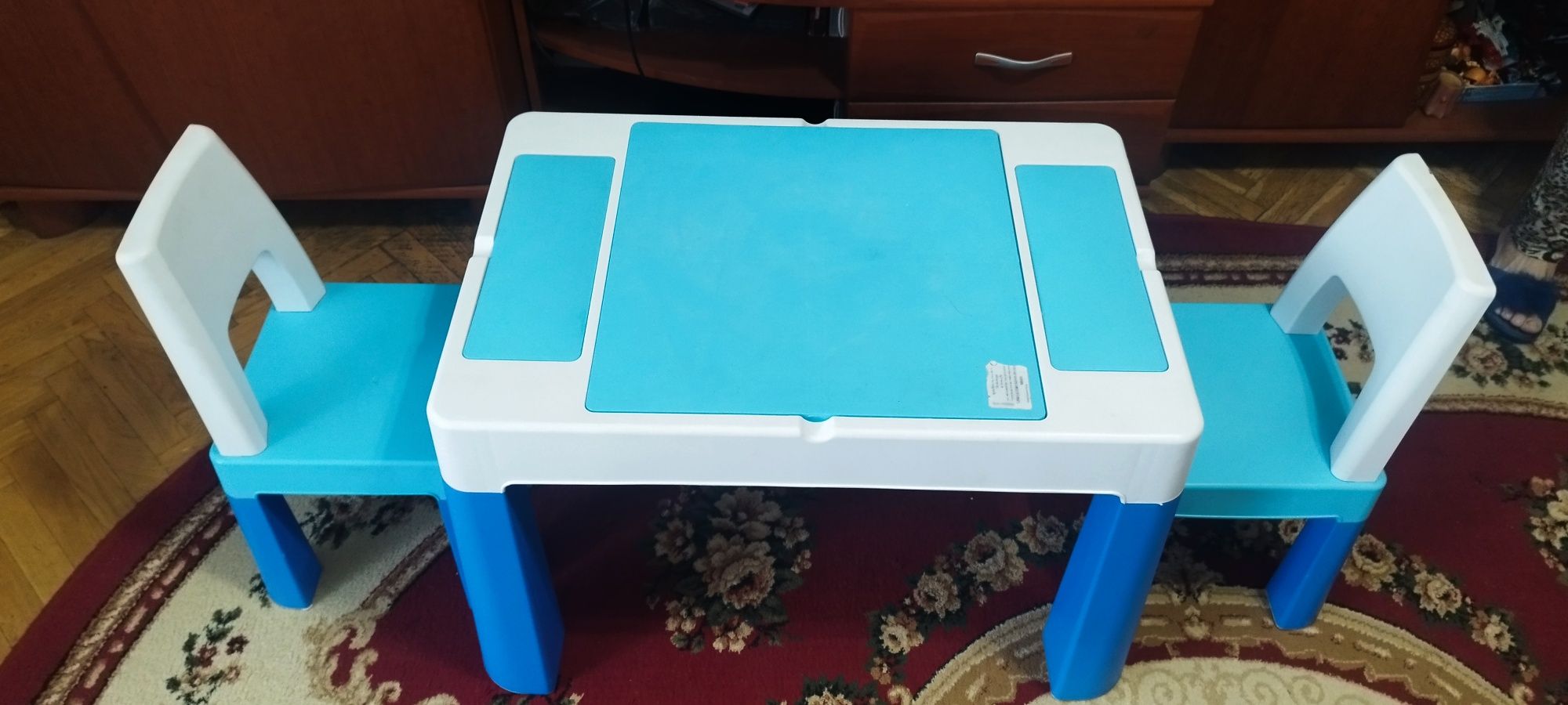 Дитячий стіл та 2 стільця Ikea