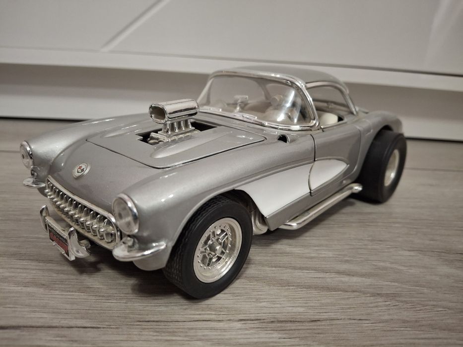 Samochód Kolekcjonerski Chevrolet Corvette Gasser Road Signature 1:18